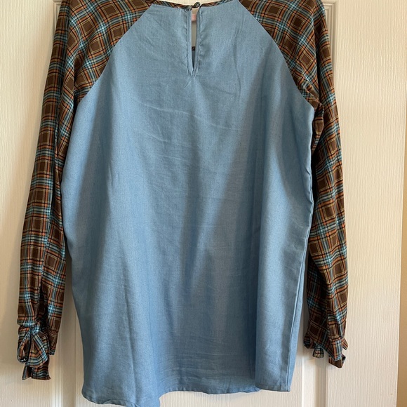 Kori Fall Chambray Top - Picture 5 of 11
